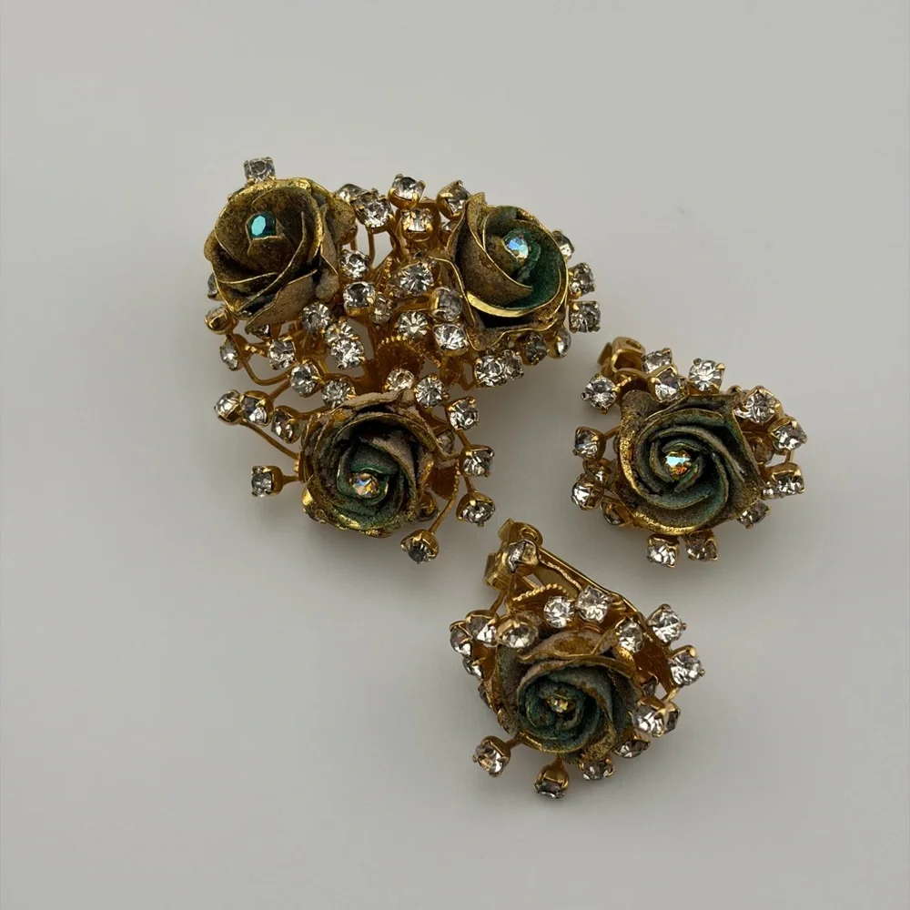 RARE Vintage Hattie Carnegie Rose Bouquet Brooch & Rose Earrings Set - Picture 2 of 4